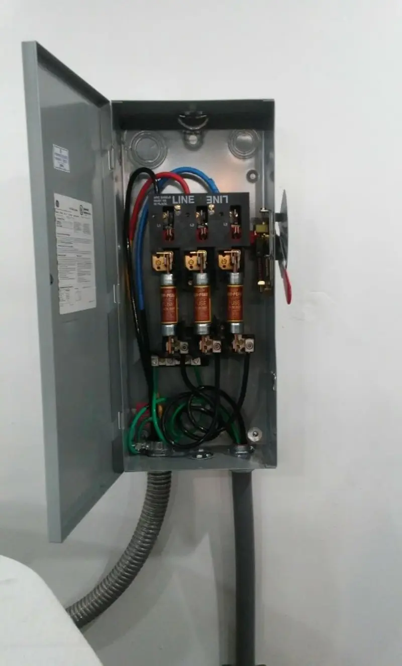 Three-phase disconnect switch installed for Smoke Detector Installation in Wadena
